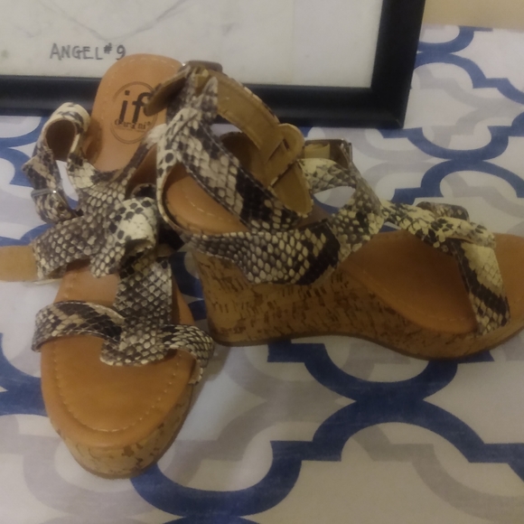 Shoes - Picture 8 of 8